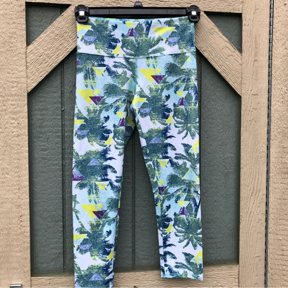 Size medium tropical, print workout pants cropped by Nordstrom